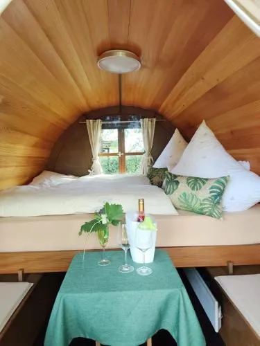Der Kirschberghof Weinfass-Lodge in Sommerhausen, Deutschland