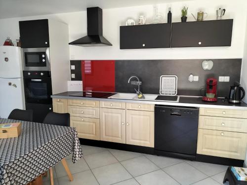 Maison avec entrée privée à Aiguillon (Maison avec entree privee a Aiguillon) in Saint-Jean-d'Aigues-Vives