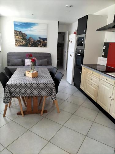 Maison avec entrée privée à Aiguillon (Maison avec entree privee a Aiguillon) in Saint-Jean-d'Aigues-Vives