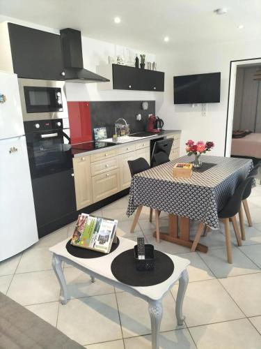 Maison avec entrée privée à Aiguillon (Maison avec entree privee a Aiguillon) in Saint-Jean-d'Aigues-Vives