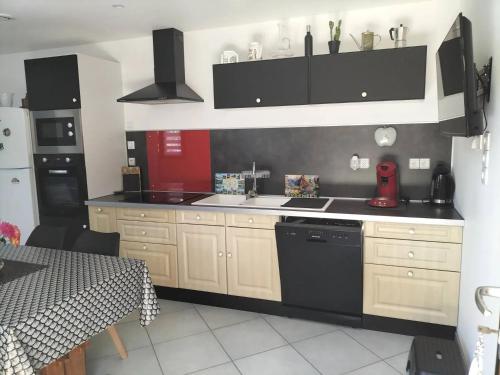 Maison avec entrée privée à Aiguillon (Maison avec entree privee a Aiguillon) in Saint-Jean-d'Aigues-Vives