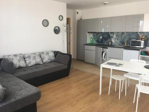 3 bedroom apartment with sea view in Бяла