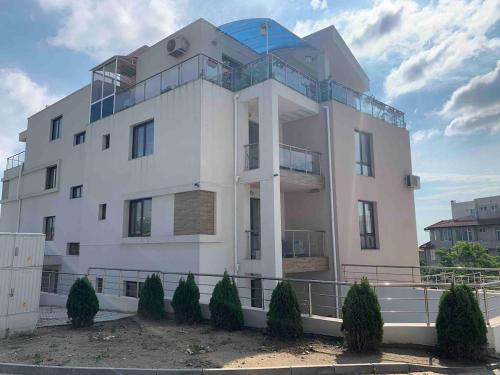 3 bedroom apartment with sea view in Бяла