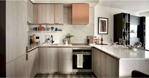 Chelsea Island 8th Floor Three Bedroom Apartment with Panoramic Views - image 3