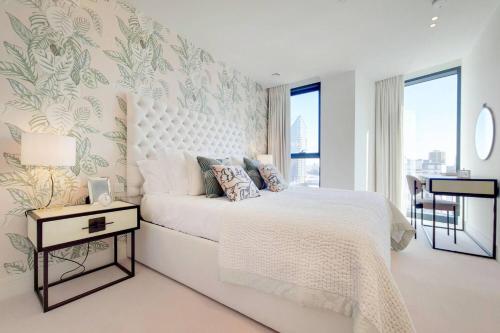 A Spectacular 36th Floor London Four Bedroom Apartment - image 9
