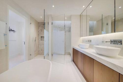 Chelsea Riverside Four Bedroom Penthouse. - image 8