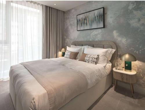 London Three Bedroom Apartment with Infinite Impressions. - image 7