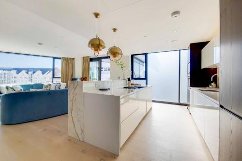 Chelsea Island Four Bedroom Penthouse with Infinite Impressions - image 3