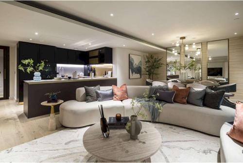 Modern Marvels 3rd Floor Waterfront Drive Penthouse - main image