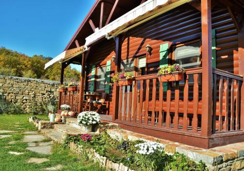 Viesnīcas āriene, The Village Cottage in Natsovtsi