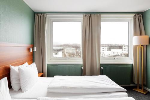 Hotel Sverre Room Type - Standard Triple Room with Three Single Beds - Non-Smoking