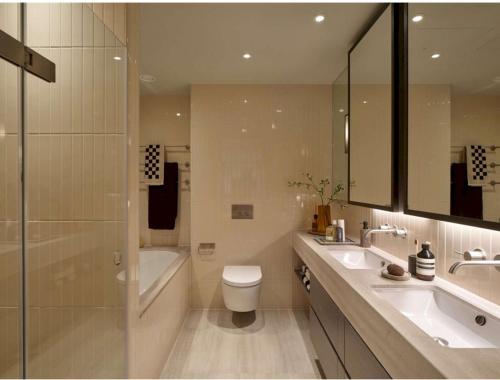 Impressive 3 Bedroom 8th floor Premium London Apartment - image 11