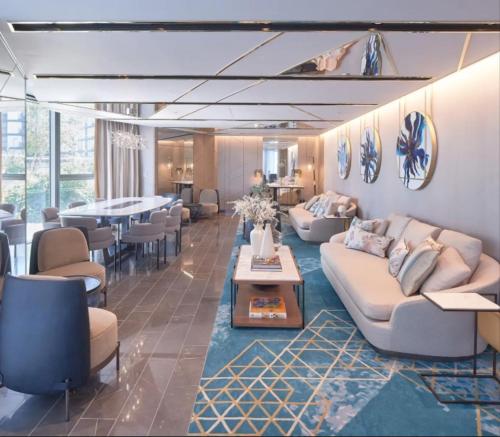 Impressive 3 Bedroom 8th floor Premium London Apartment - image 7