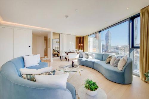 Elegant Chelsea Island Four Bedroom Apartment with Panoramic Views - image 5