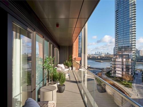 Chelsea Creek Modern Three Bedroom Apartment - image 14