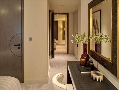 Chelsea Creek Modern Three Bedroom Apartment - image 4
