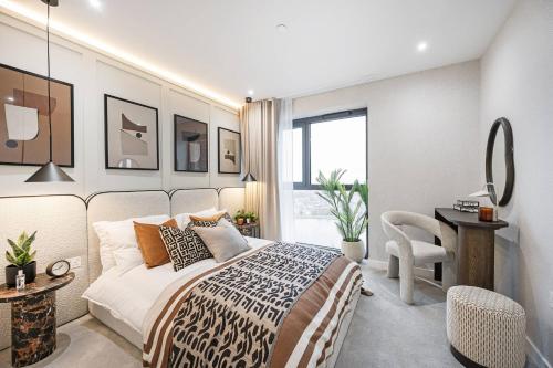 Executive Chelsea Waterfront Two Bedroom Home - image 13