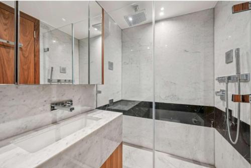 Chelsea Waterfront Riverwalk Luxury Three Bedroom Home - image 7