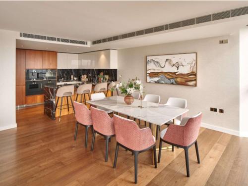 Chelsea Waterfront Riverwalk Luxury Three Bedroom Home - image 8