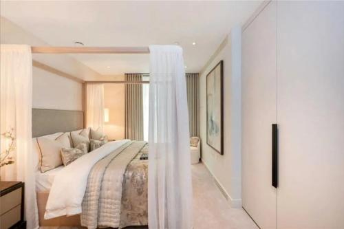 London City Lights Two Bedroom Apartment - image 4
