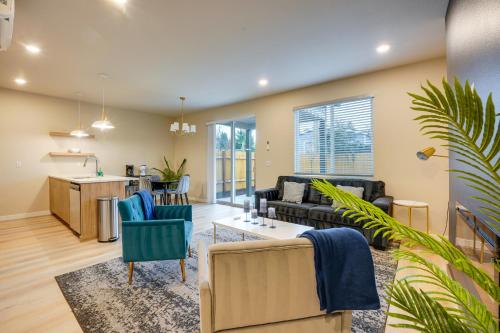 Newly Built PNW Home: 1 Mi to WSU & Med Center in Mount Vista (WA)