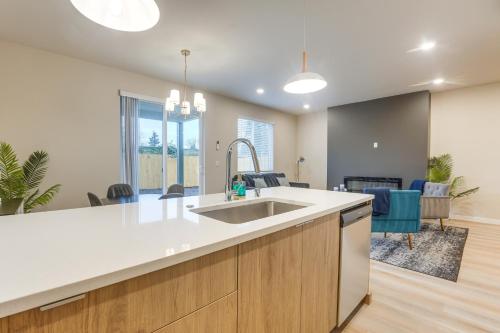 Newly Built PNW Home: 1 Mi to WSU & Med Center in Mount Vista (WA)