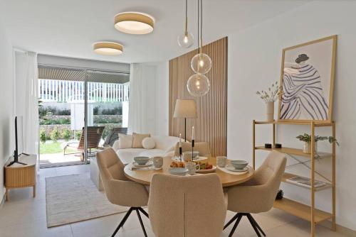 Marbella Beachside Retreat w Pool, Gym & Terrace