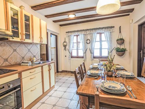 ห้องครัว, Holiday Home Maršovka by Interhome (Holiday Home Marsovka by Interhome) in ฮอร์นี มาร์ซอฟ