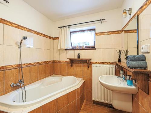 ห้องน้ำ, Holiday Home Maršovka by Interhome (Holiday Home Marsovka by Interhome) in ฮอร์นี มาร์ซอฟ