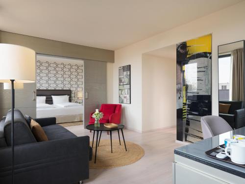 room detail thumbnail 1