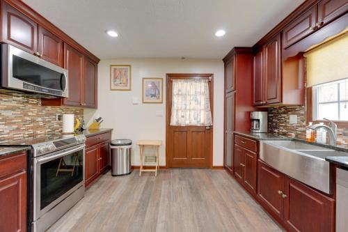 Pool + Basketball Court: Smyrna Family Home + Yard in Smyrna (GA)