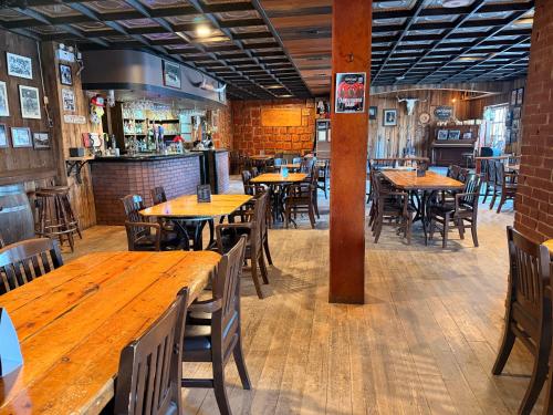 Twin Cities Hotel in Turner Valley (AB)