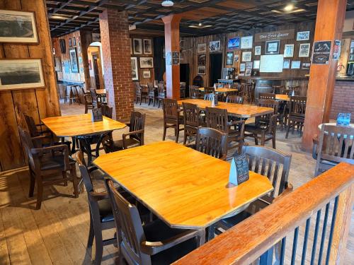 Twin Cities Hotel in Turner Valley (AB)