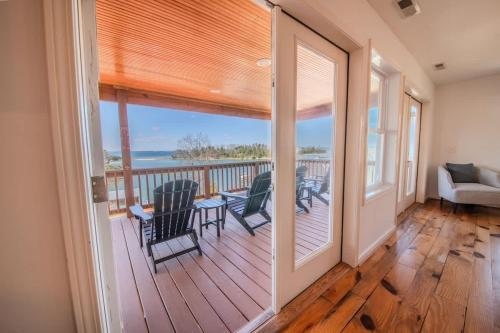 Waterfront Home with pool dock gameroom and kayaks - image 11