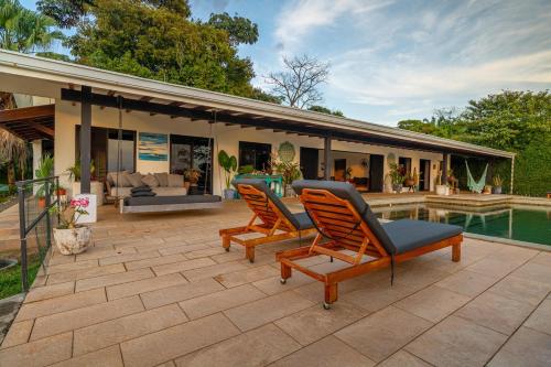Villa Mangostan - Luxury Ocean-View Villa & Pool in Punta Mala