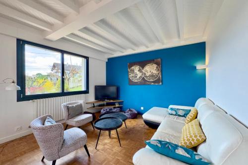Beautiful villa on the slopes of Lake Aiguebelette! in Saint-Alban-de-Montbel