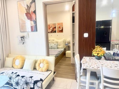 Fully Furnish Budget Friendly 2 Bedroom Apartment Beverly Solari 5 mins walk to Vincome Mega Mall Vinhome Grand Park - image 4