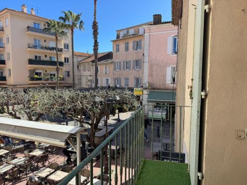 Cosy-tout-a-pieds neuf coeur Saint-Raphael in Saint-Raphael