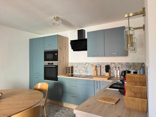 Cosy-tout-a-pieds neuf coeur Saint-Raphael in Saint-Raphael