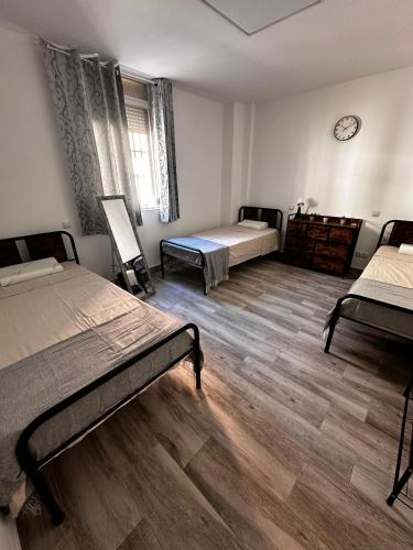 Apartamento céntrico con patio privado y terraza ideal para grupos, Malaga