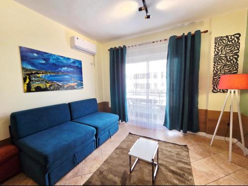 REO's Apartment - image 4