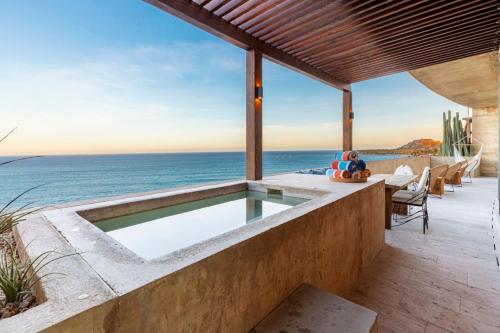 Cabo Escape w Infinity Pool