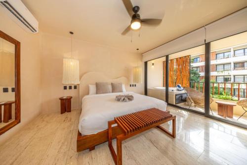 Peaceful Studio Retreat with Hot Tub and King Bed