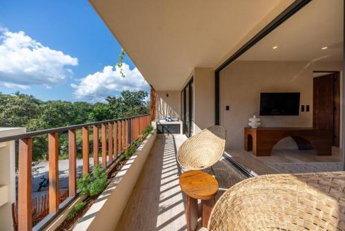 Modern 1BR w Private Jacuzzi Pool Balcony - image 3