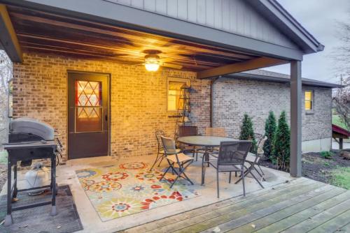 Oprema, Family Farmhouse with Game Room and Fire Pit in Cherry Grove