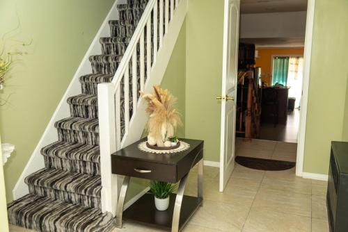 Timeless Elegance One Bedroom Suite - image 3