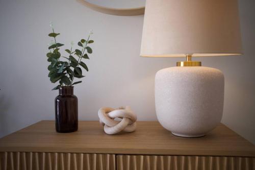 Lovely 2 Bed Apartment Sleeps 6 Edinburgh - image 2
