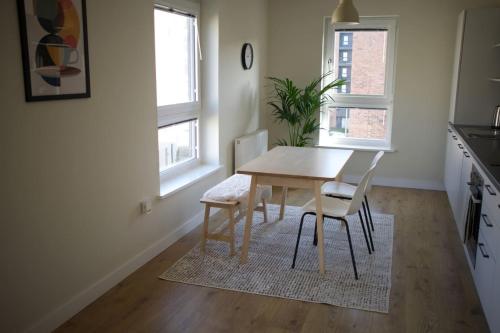 Lovely 2 Bed Apartment Sleeps 6 Edinburgh - image 13