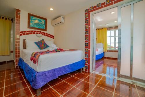 room detail thumbnail 1