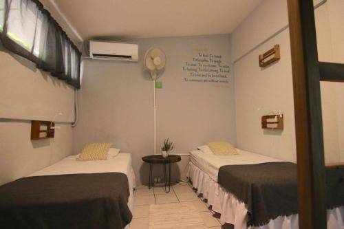 4 twin beds